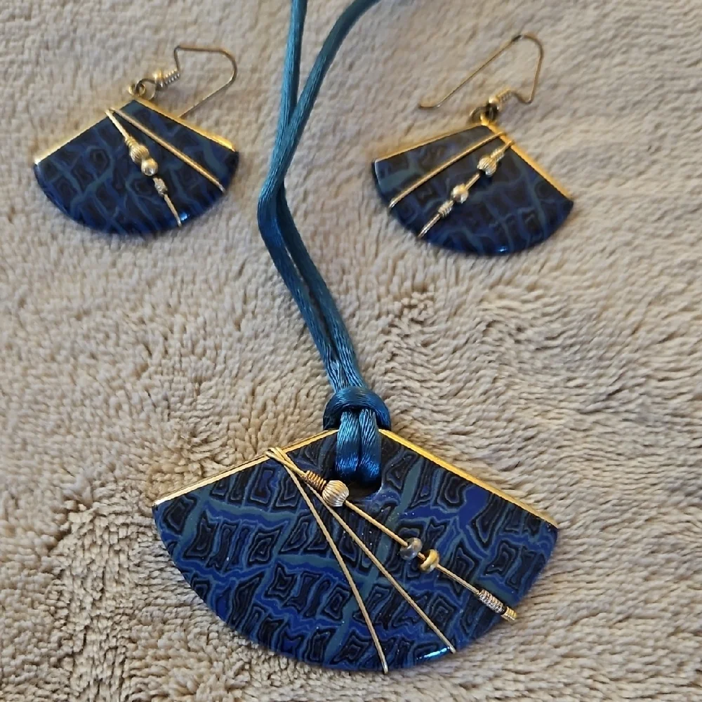 Artisan Blue and Gold Necklace Set - Picture 2 of 3